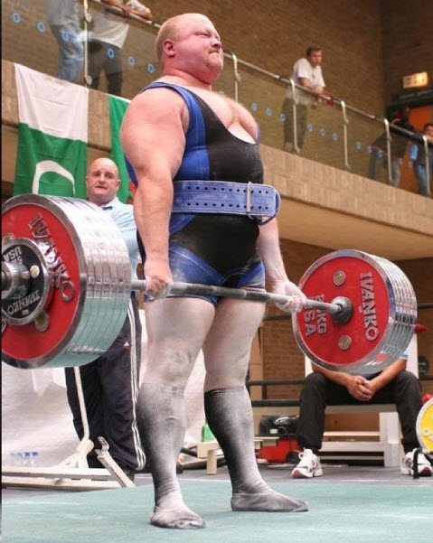 IPF_World_Champion_Dean_Bowring_performing_the_three_Powerlifting_moves